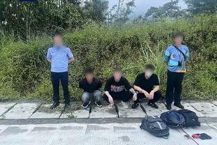 西媒：帮助柏林无家可归者对抗寒流，吕迪格捐赠1700件衣物